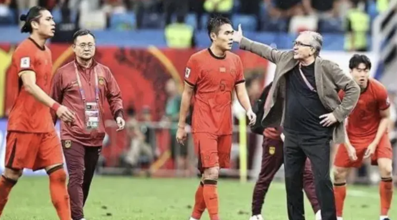 杏彩体育网页版登录入口-包含足球职业赛场震撼开战，瞬间风云变幻的词条