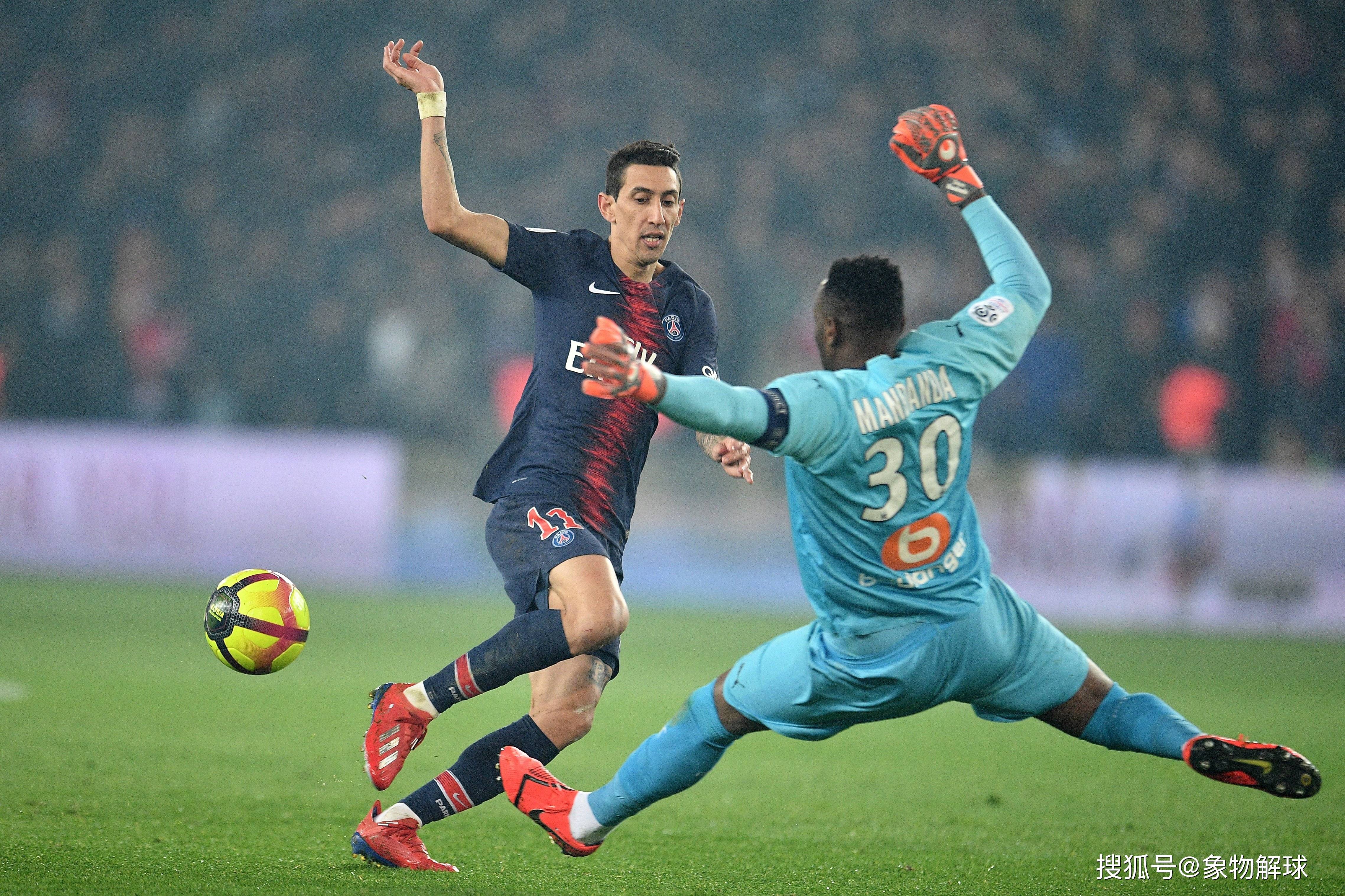 包含足球职业赛场震撼开战，瞬间风云变幻的词条