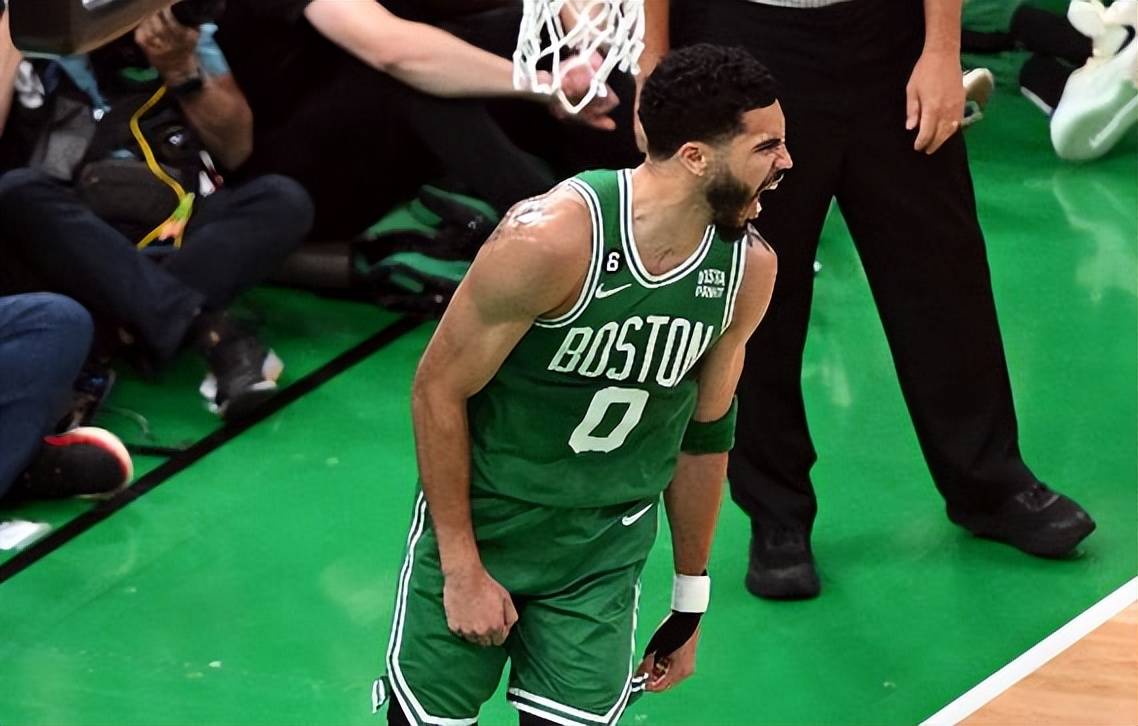 关于凯尔特人球员复出赛季继续冲击榜首的信息