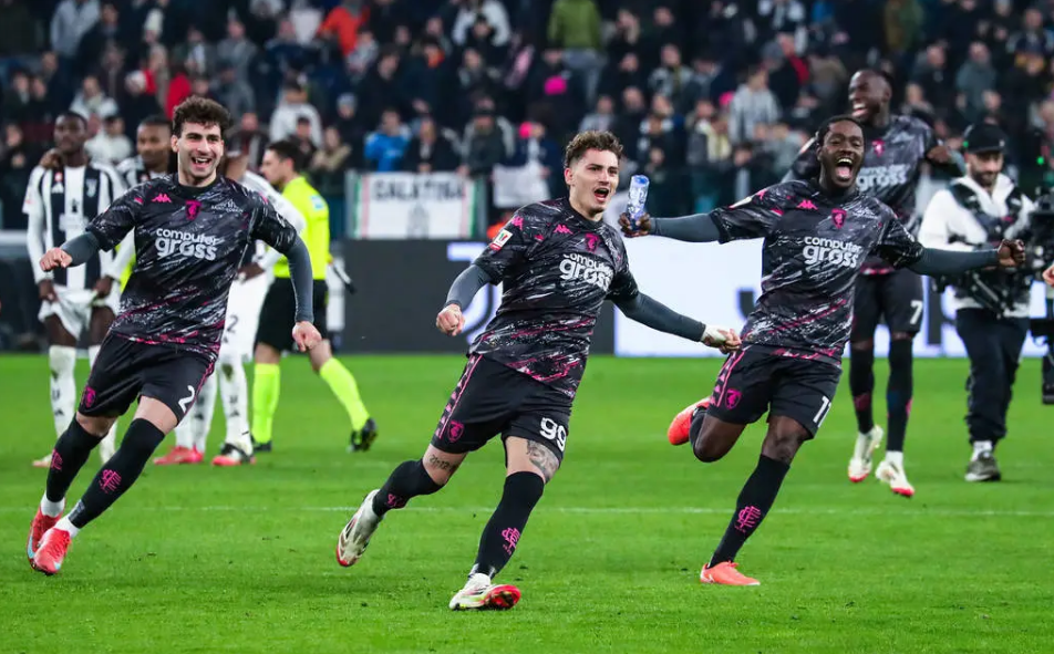 杏彩体育网页版-关于焦点对决：足球赛事中球迷们沸腾欢呼，情绪高涨的信息