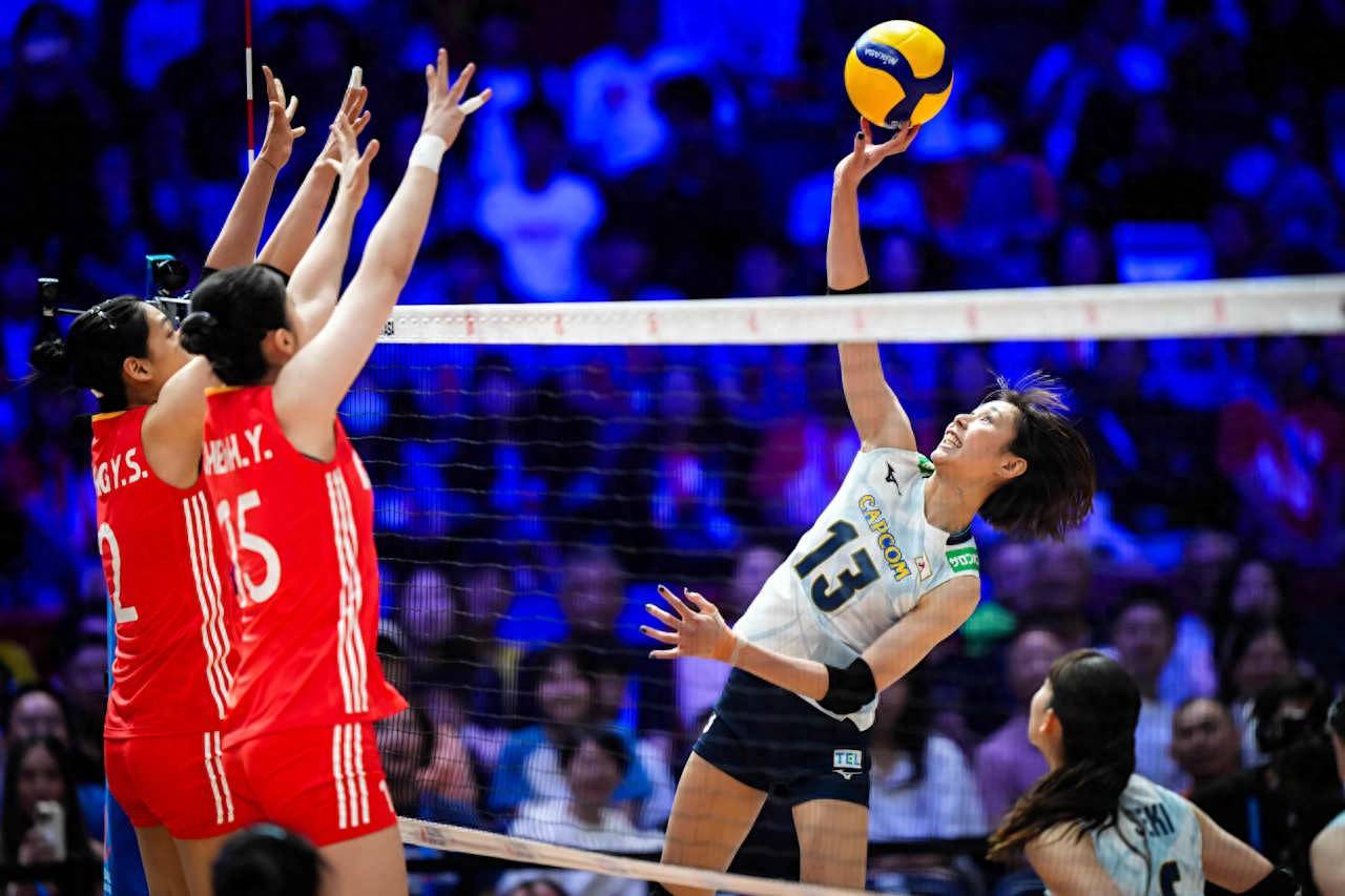 杏彩体育在线登录-体育竞技中，女子球队斗志昂扬