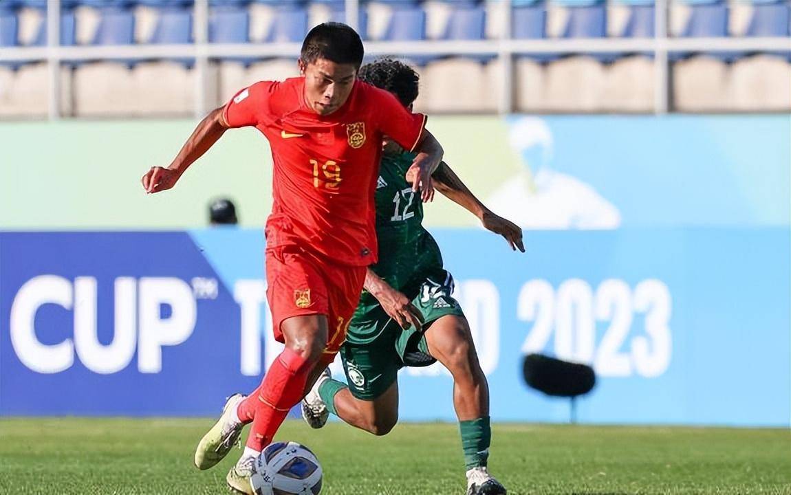 杏彩体育app-上港中锋独中两元，助队取得胜利的简单介绍