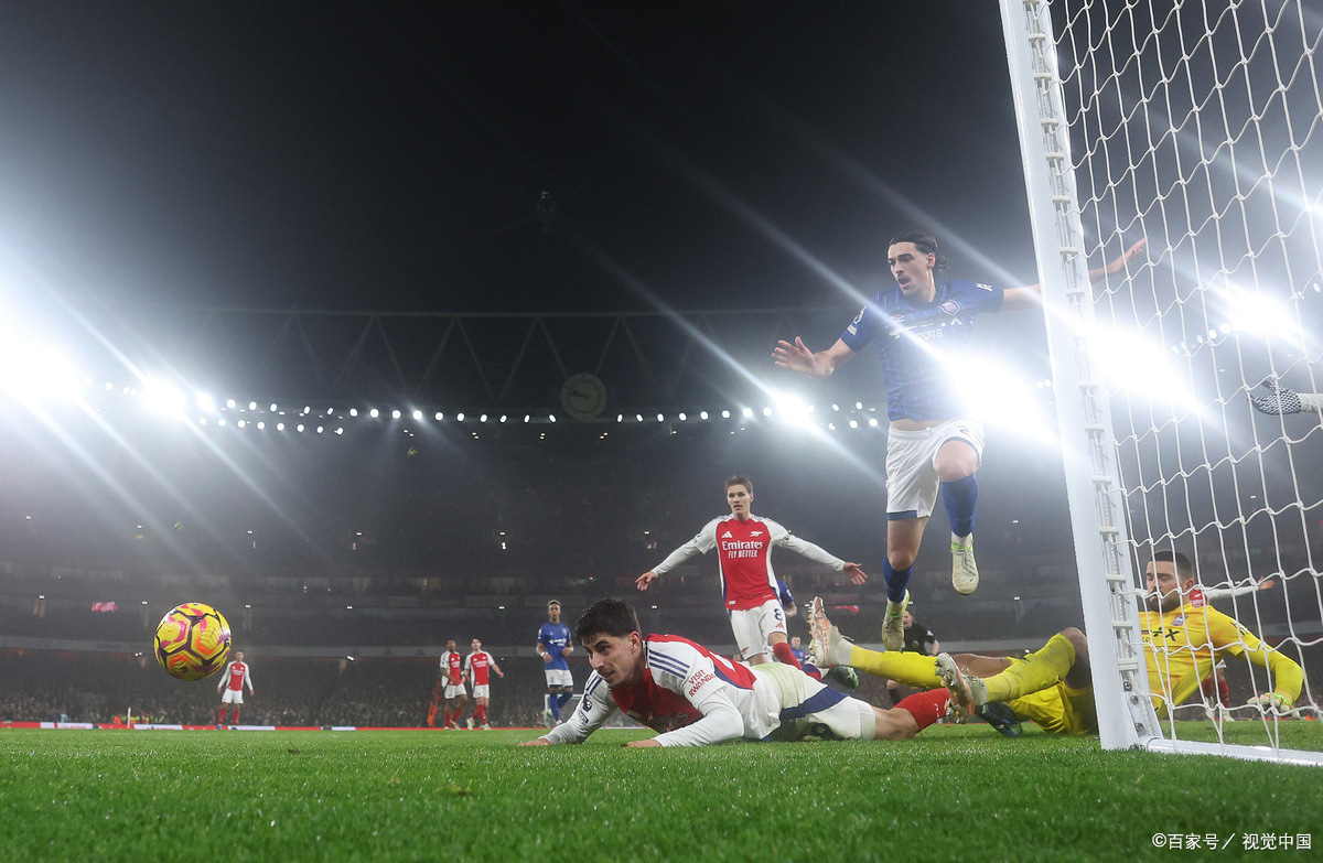 杏彩体育亚洲官网-充满激情的比赛，场上球员竞相争辉的简单介绍