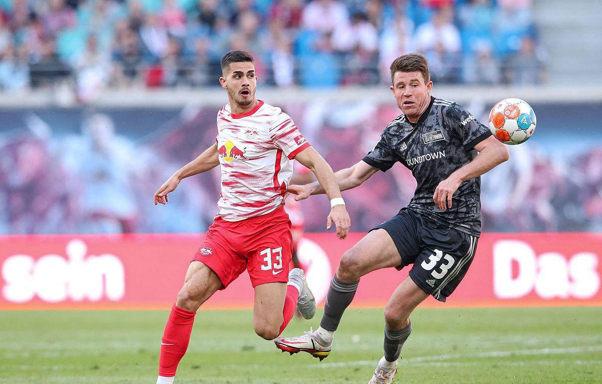 莱比锡红牛高居积分榜雄起飘红旗