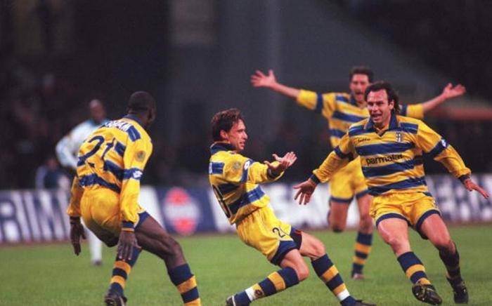 包含伯恩茅斯宣布签约新援,加强中场实力的词条 包含伯恩茅斯宣布签约新援,加强中场实力的词条