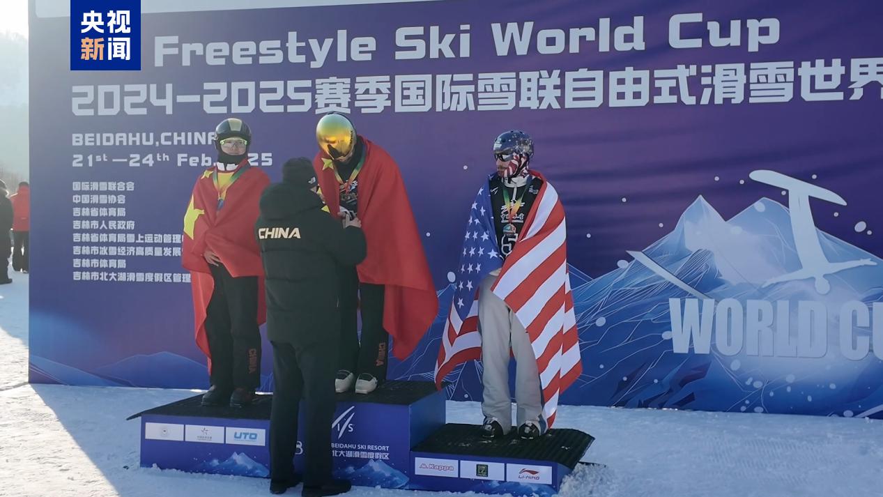 关于激烈角逐:英国和澳大利亚游泳选手争夺冠军的信息 关于激烈角逐:英国和澳大利亚游泳选手争夺冠军的信息