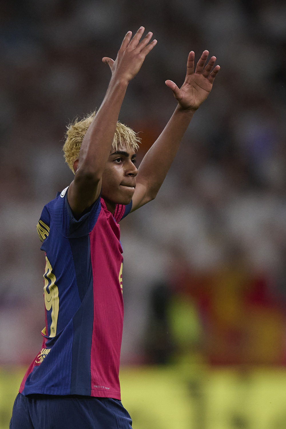 关于巴塞罗那展现实力，大胜对手晋级决赛的信息