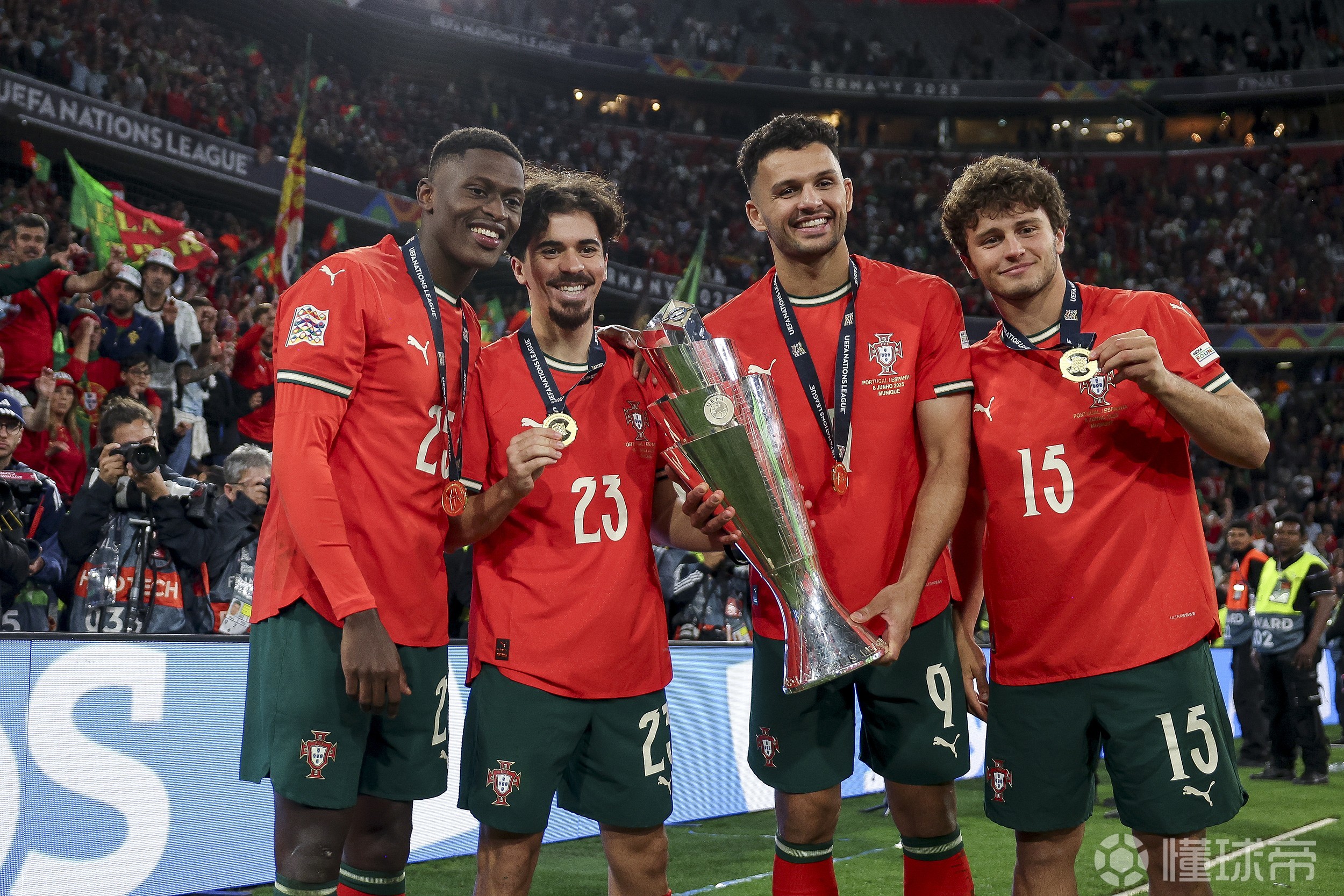 杏彩体育网页版-葡萄牙大获全胜，轻松淘汰赛在望的简单介绍