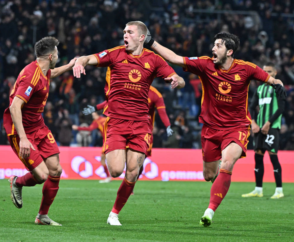 杏彩体育官方入口-罗马队主场大胜，重返欧冠资格区