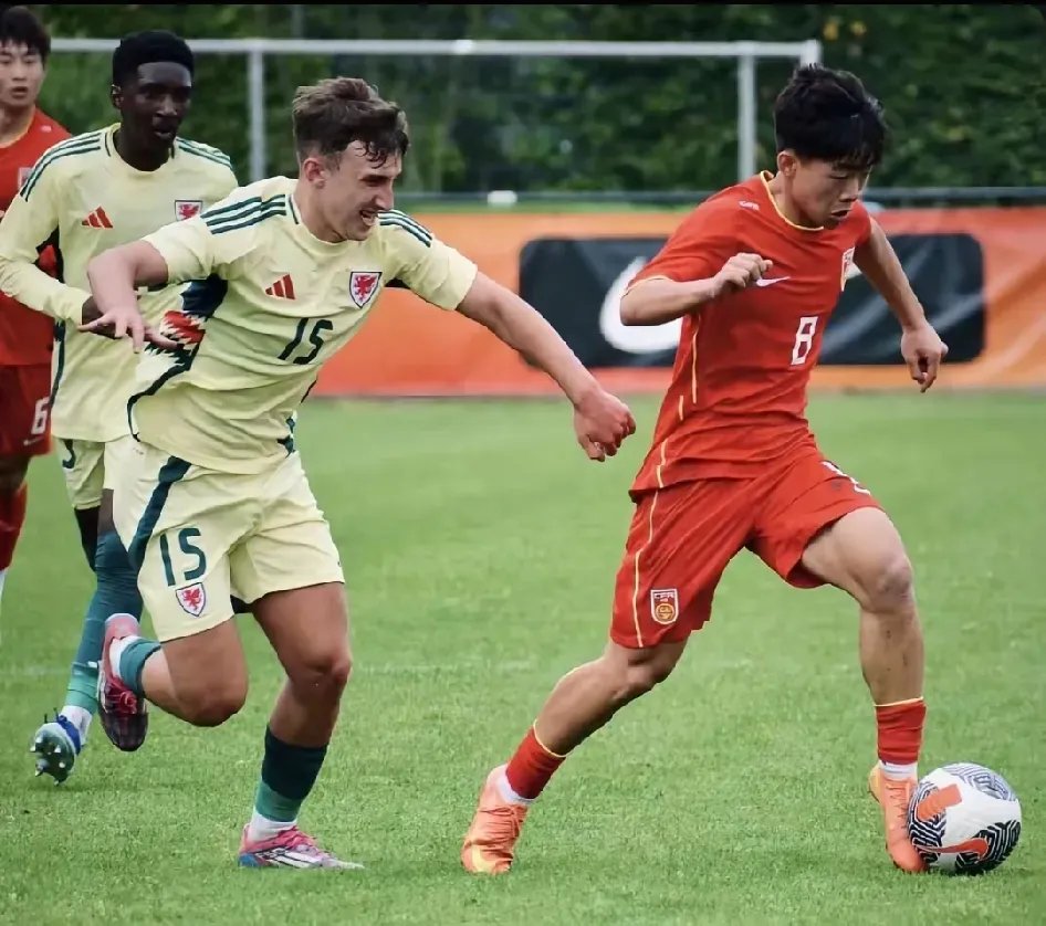 精彩绝伦的足球比赛成为人们话题 精彩绝伦的足球比赛成为人们话题