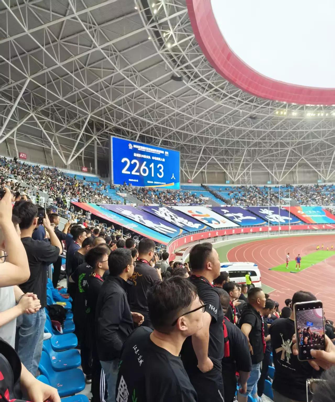 杏彩体育-一场场精彩的比赛激发球迷热情