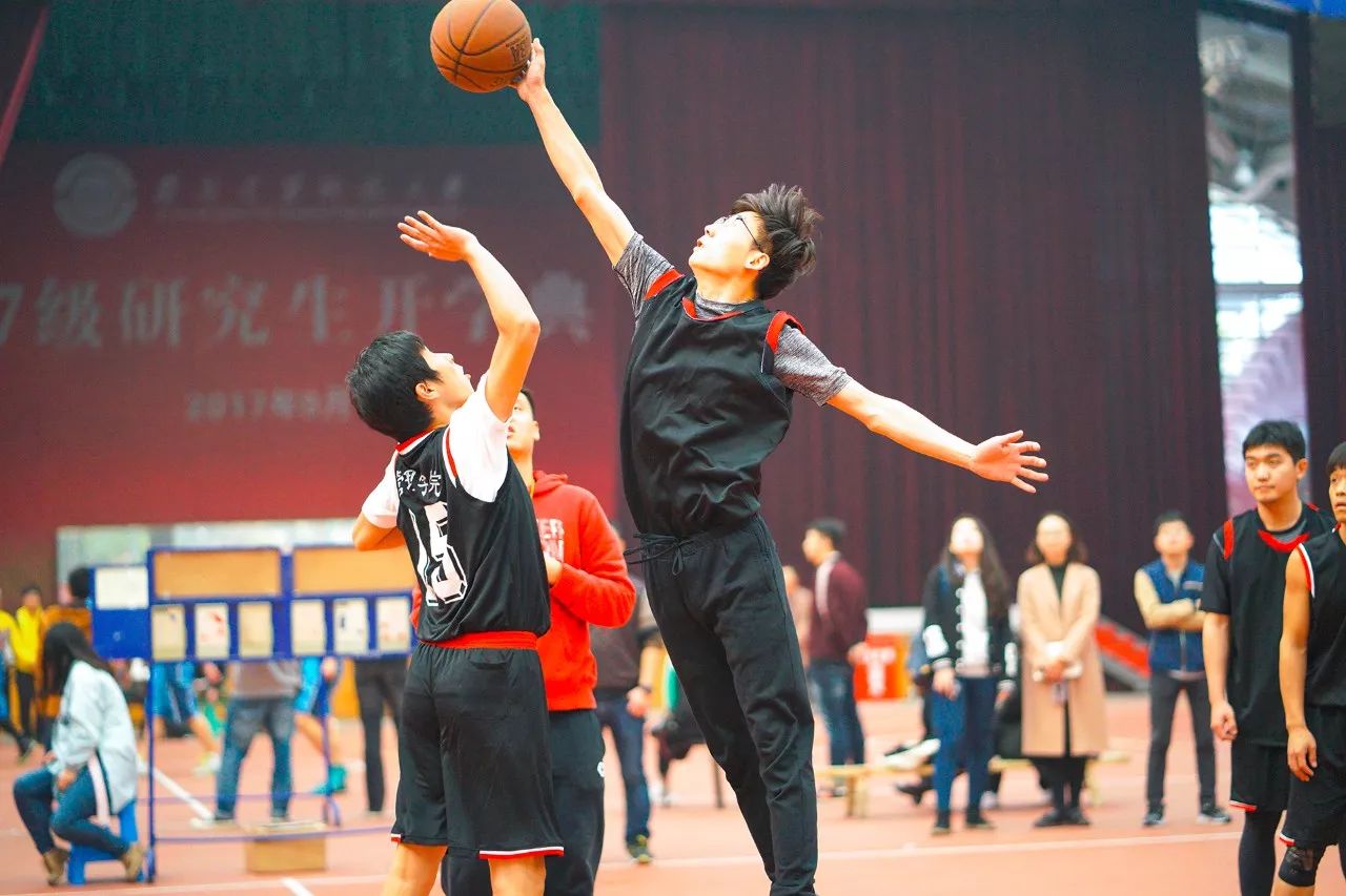 关于湖北球队顽强拼搏,在激战中胜利的信息 关于湖北球队顽强拼搏,在激战中胜利的信息