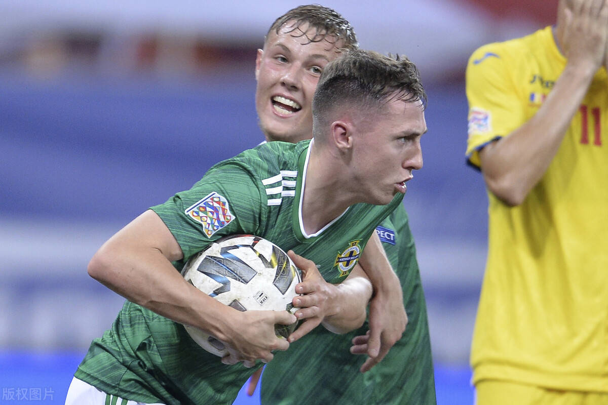 荷兰连扳三球,逆转北爱尔兰 荷兰连扳三球,逆转北爱尔兰