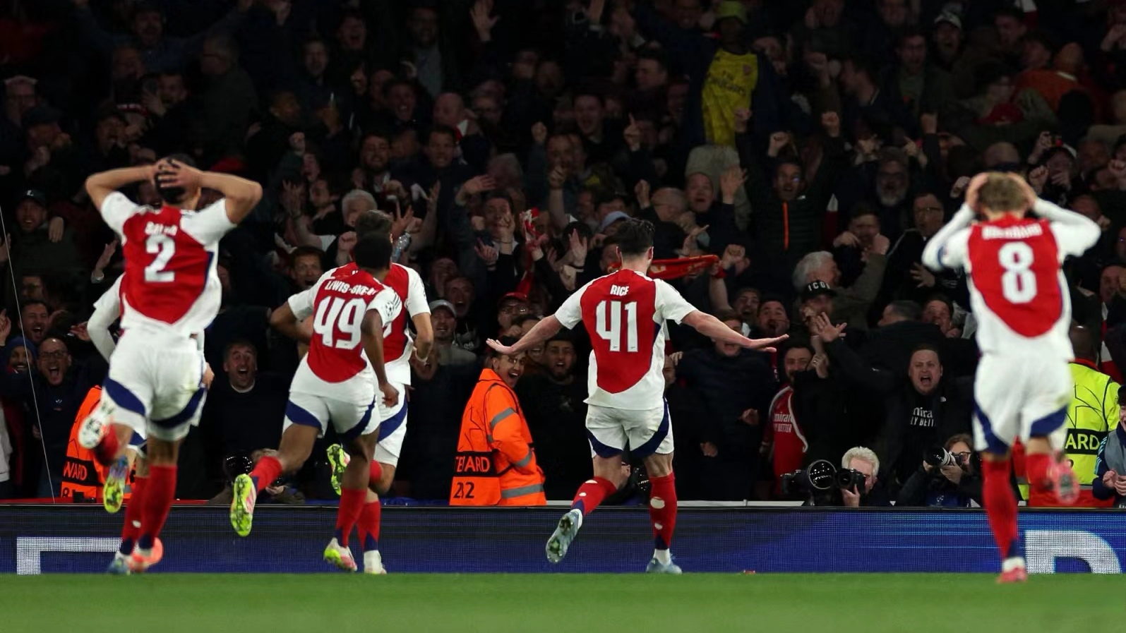 卡瓦哈尔破门,皇马主场战胜巴伦西亚 卡瓦哈尔破门,皇马主场战胜巴伦西亚