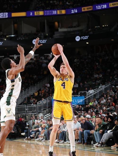 奇才大胜篮网:比尔狂砍分帮助球队取得胜利 奇才大胜篮网:比尔狂砍分帮助球队取得胜利