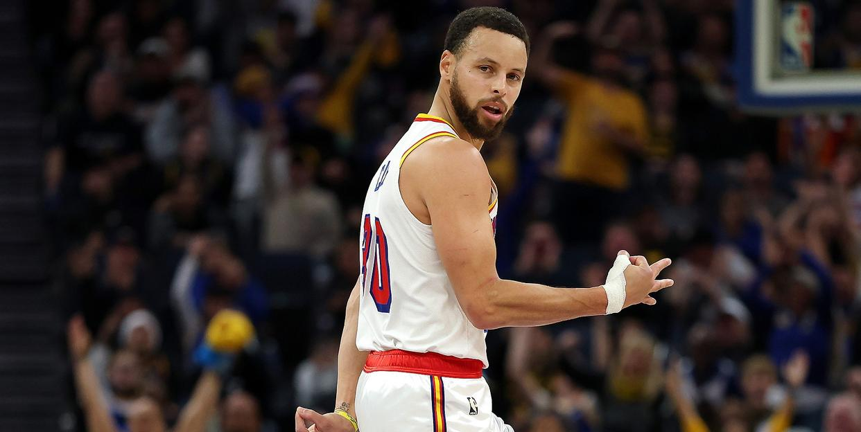 勇士力克小牛,库里全场高效得分 勇士力克小牛,库里全场高效得分