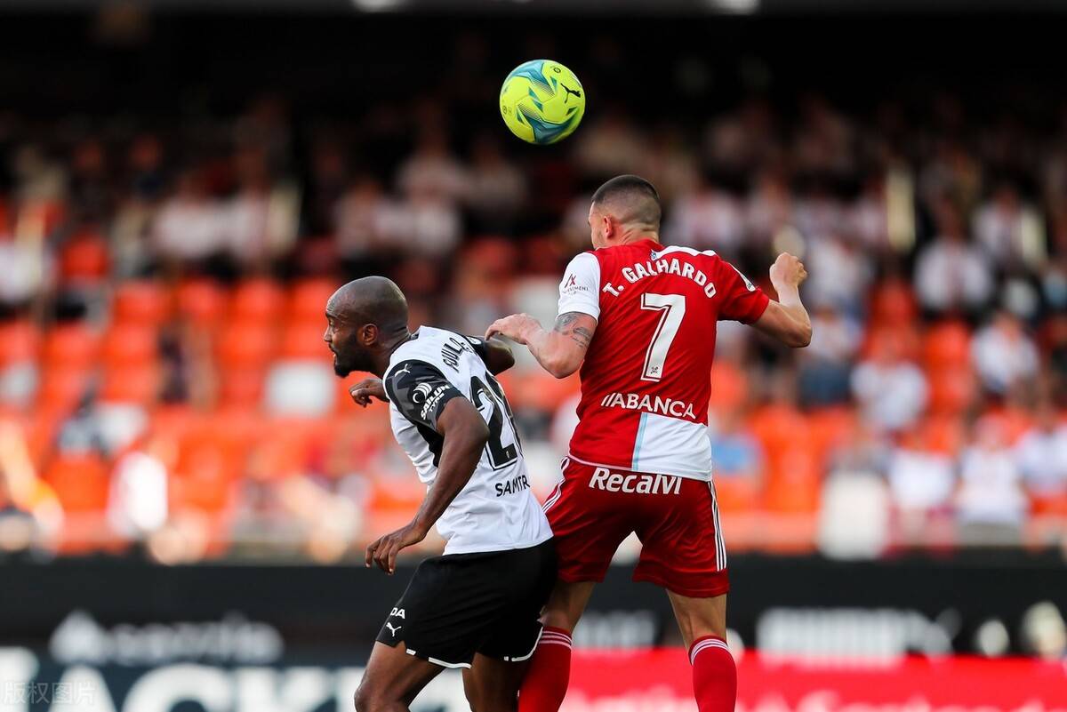 两队实力强弱悬殊,看谁能占据上风 两队实力强弱悬殊,看谁能占据上风