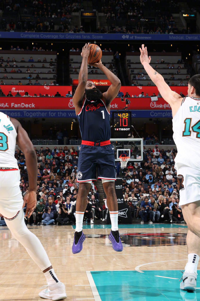 灰熊力克湖人,取得主场胜利 灰熊力克湖人,取得主场胜利