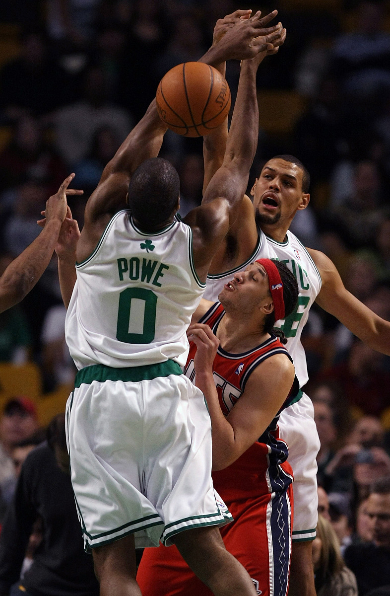 球员们在比赛中展现出非凡的实力 球员们在比赛中展现出非凡的实力